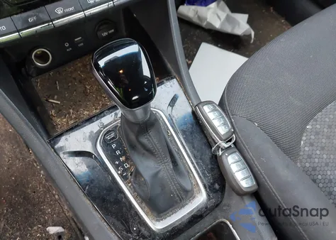 2019 Hyundai Ioniq Hybrid Blue z USA, uszkodzony, nr VIN KMHC65LC1KU137180